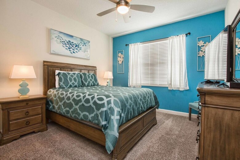 Storey Lake- 6 Bedroom Pool Home- 1668st
