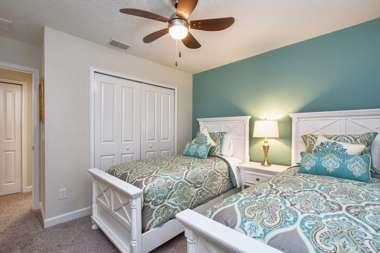 Storey Lake- 6 Bedroom Pool Home- 1655st