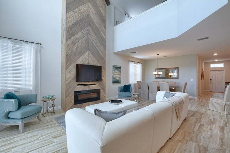 Storey Lake-5 Bedrooms Home W/pool-1650st