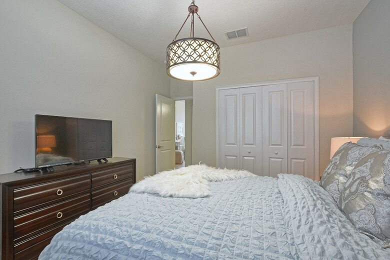Storey Lake-5 Bedrooms Home W/pool-1650st