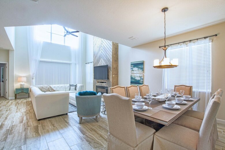 Storey Lake-5 Bedrooms Home W/pool-1650st