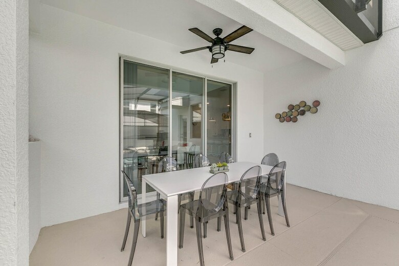 Storey Lake - 5 Bedroom Pool Home- 1667st