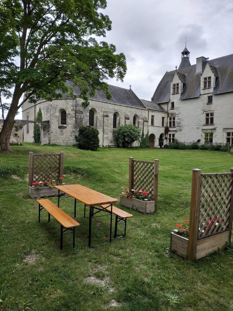 G�tes Du Ch�teau de Monts Sur Guesnes