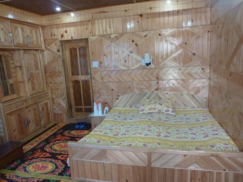 Hotel Stayapart - Shruti Guest House