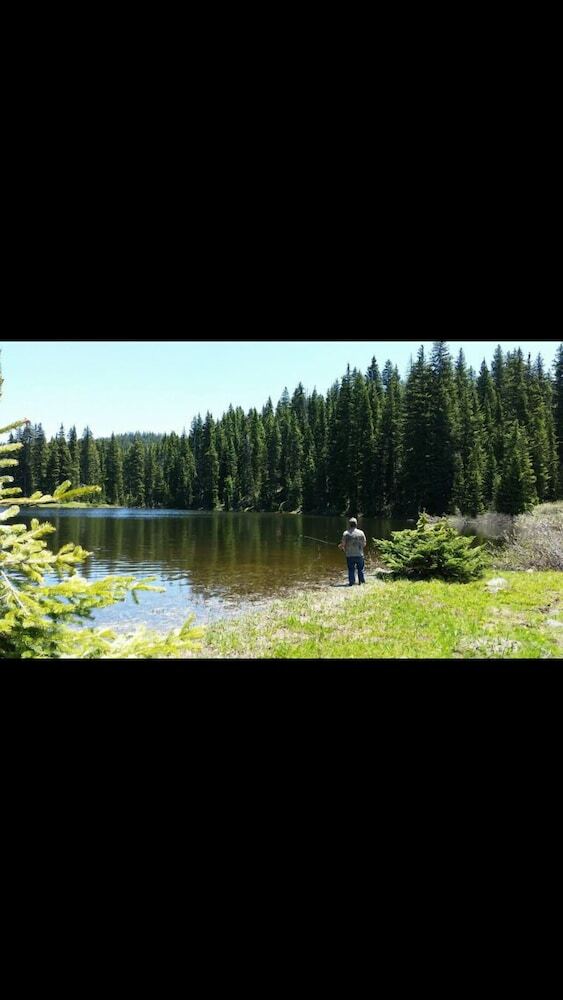 Cabana Alexander Lake Lodge