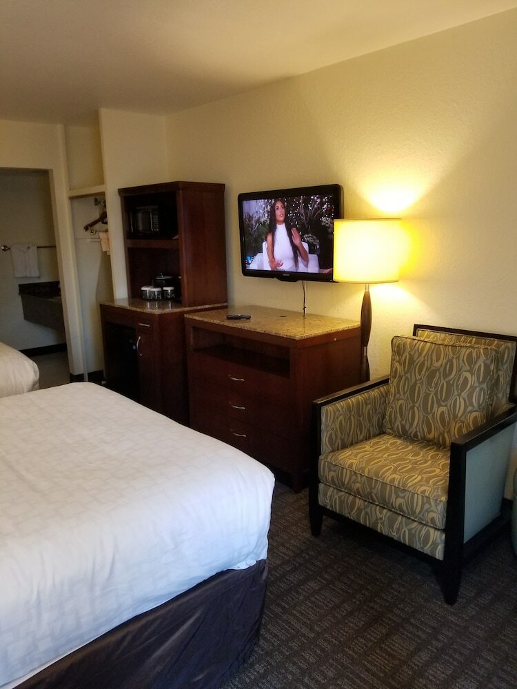 Hotel Clarion Inn & Suites Clearwater Central
