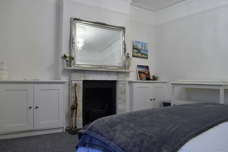 Apartamentos Large 2 Bedroom Garden Flat In Battersea