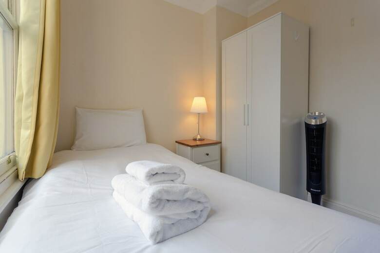 2 Bedroom Apartment In Pimlico London