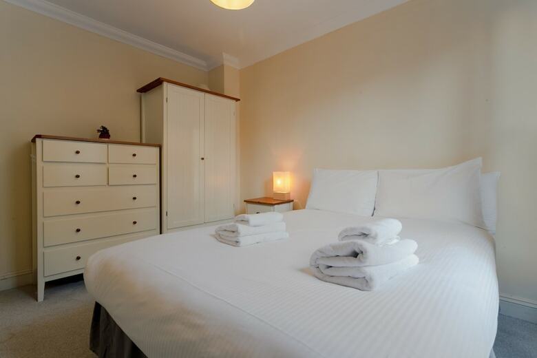 2 Bedroom Apartment In Pimlico London