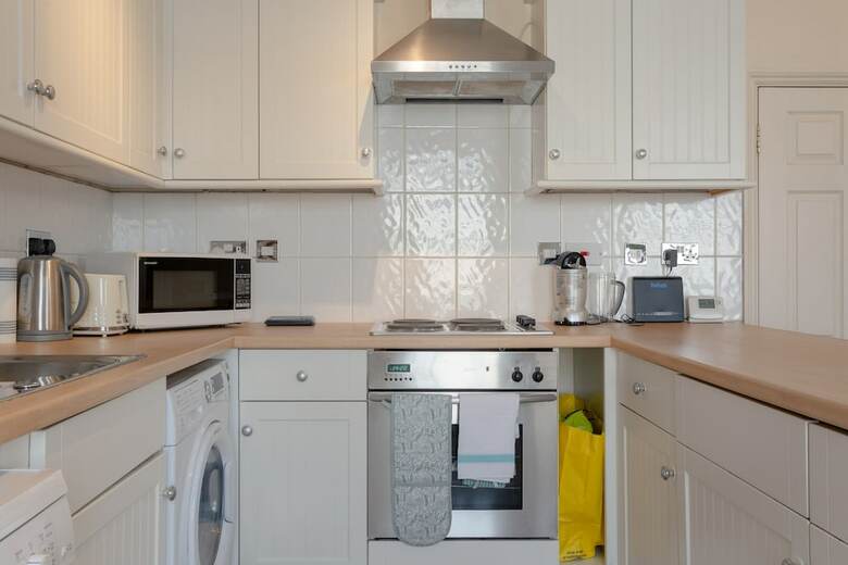 2 Bedroom Apartment In Pimlico London