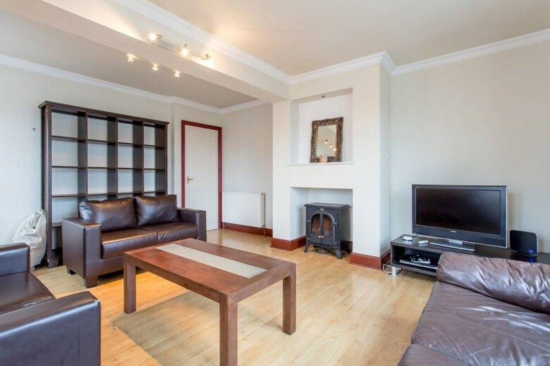 Apartamentos 2 Bedroom Home By Leiths Shore