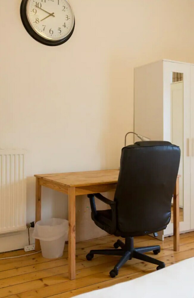 Apartamentos Spacious Traditional 3 Bedroom Flat In New Town