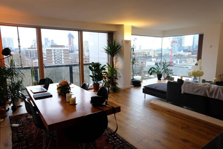 Stunning Apartment With Views Across London
