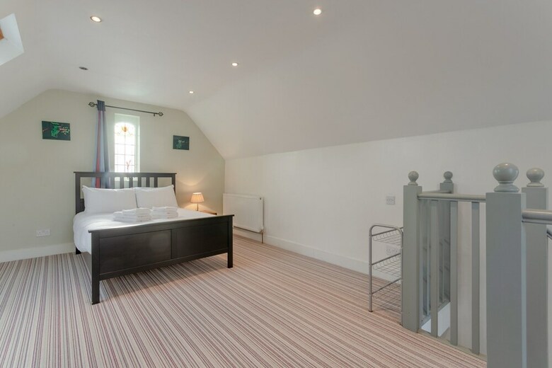 Victorian Coach House In Wimbledon