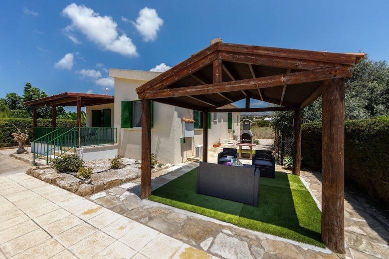 Villa Xenia - Near Coral Bay Beach