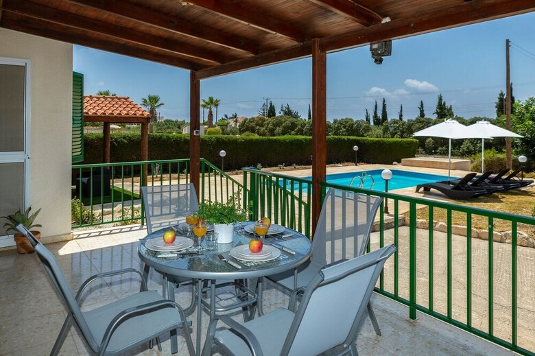 Villa Xenia - Near Coral Bay Beach