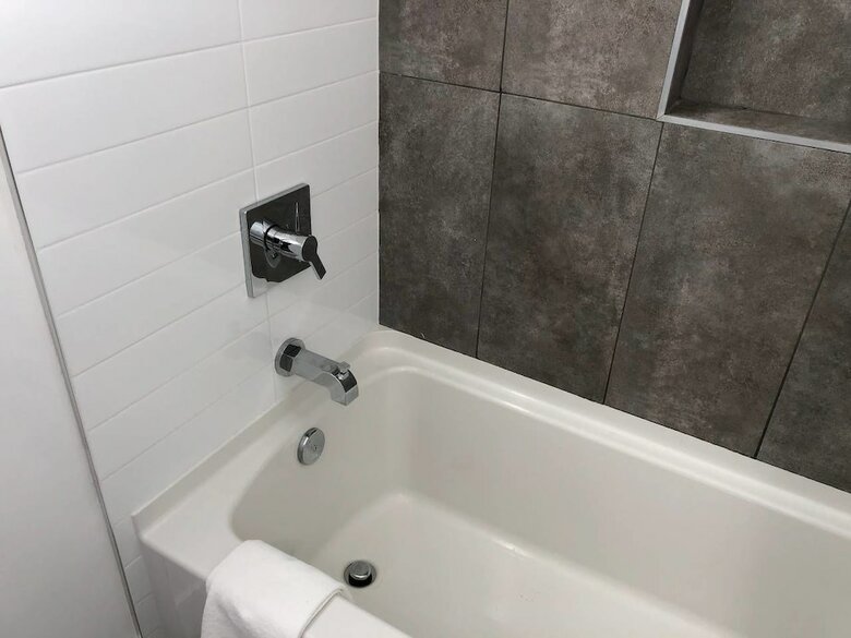 Brand New Luxury Spacious 3bdr Townhome Close To 3rd St