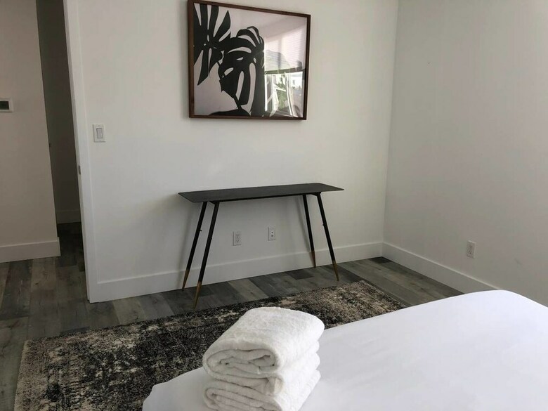 Brand New Luxury Spacious 3bdr Townhome Close To 3rd St