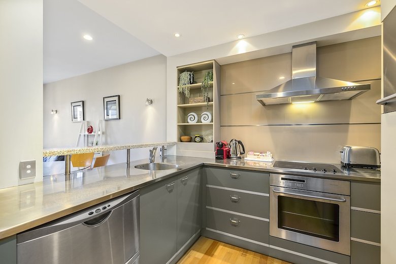 Zodiak's Spacious One Bedroom Apartment