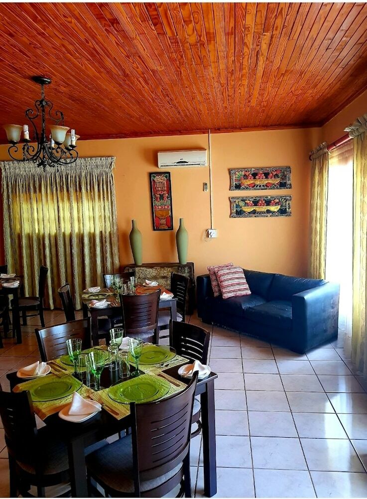 Hotel Kwantulindawo Guesthouse Vryheid