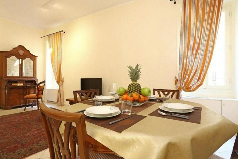 Rome Trevi Fountain Apartment