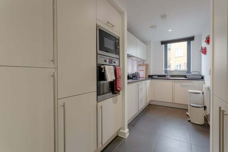 Modern 3 Bedroom Duplex Apartment In Stepney