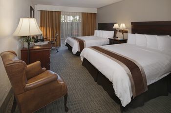 Anaheim Plaza Hotel