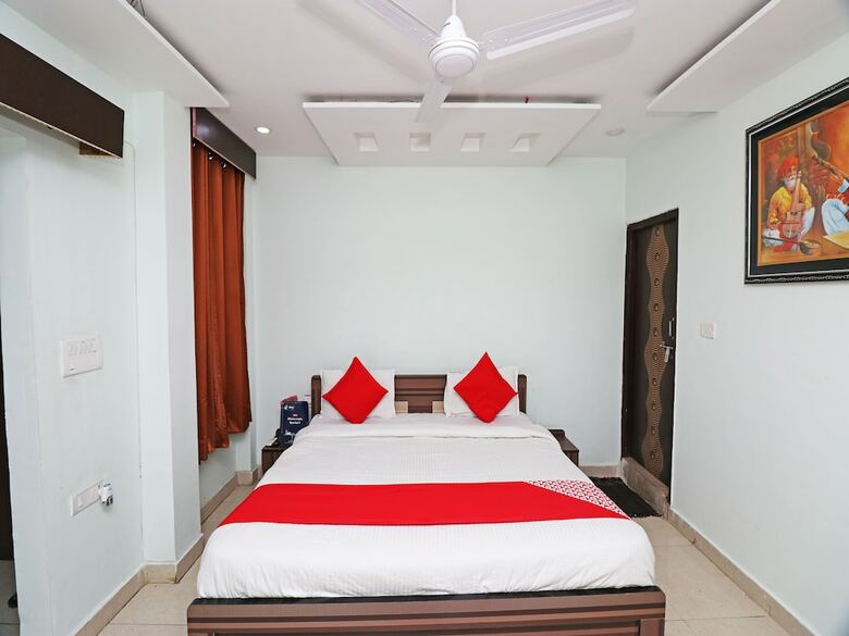 Hotel Oyo 18847 Paradise Inn
