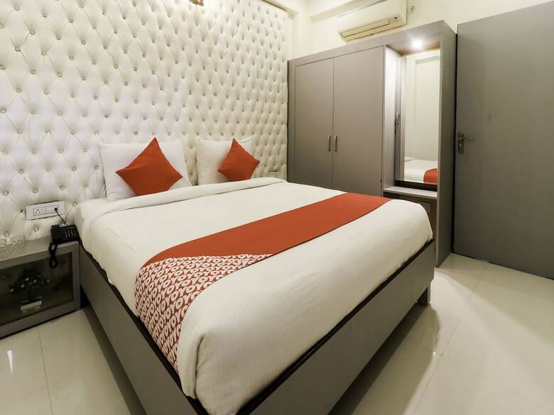 Oyo 28722 The Prince Hotel