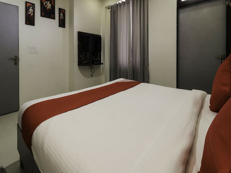 Oyo 28722 The Prince Hotel