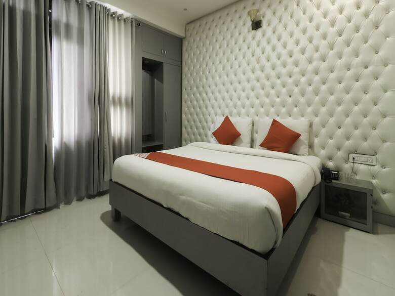 Oyo 28722 The Prince Hotel