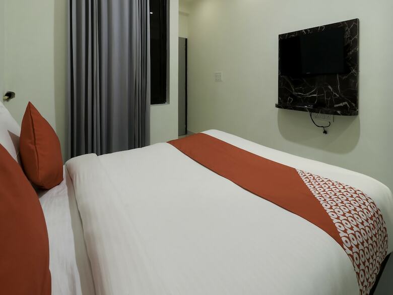 Oyo 28722 The Prince Hotel