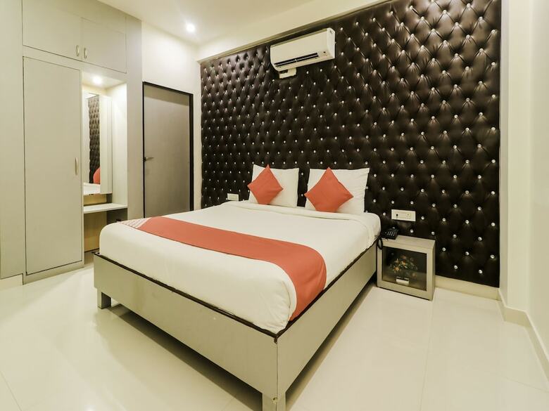 Oyo 28722 The Prince Hotel