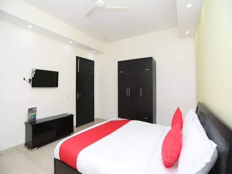 Hotel Oyo 27674 Dhairya Residency