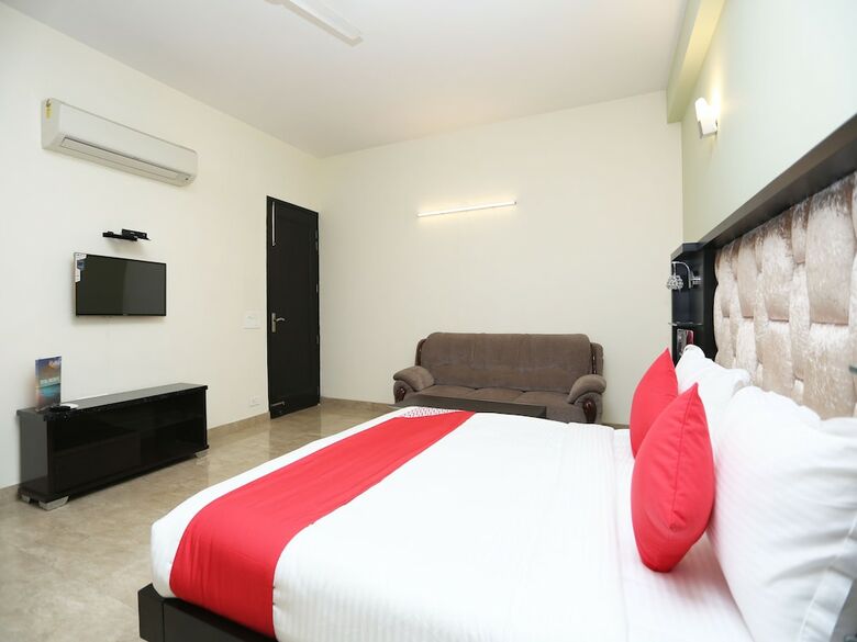 Hotel Oyo 27674 Dhairya Residency