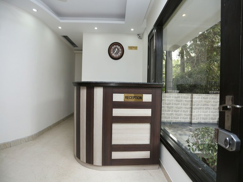 Hotel Oyo 27674 Dhairya Residency
