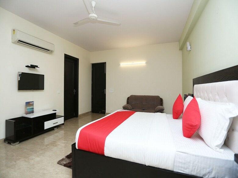 Hotel Oyo 27674 Dhairya Residency