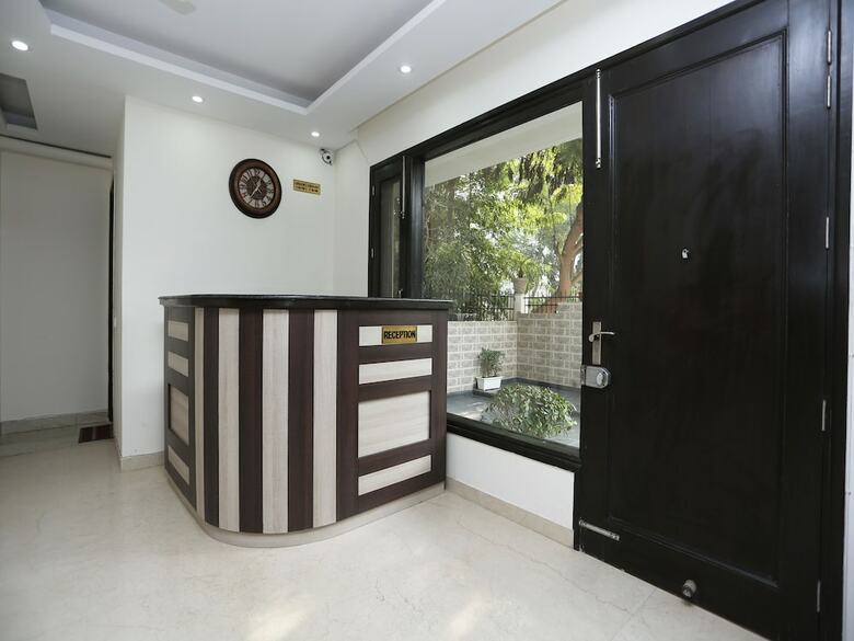 Hotel Oyo 27674 Dhairya Residency