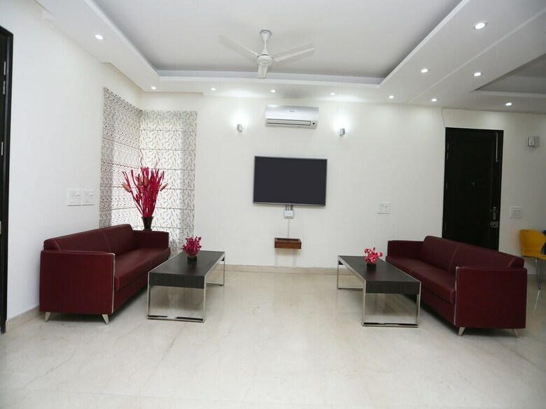 Hotel Oyo 27674 Dhairya Residency