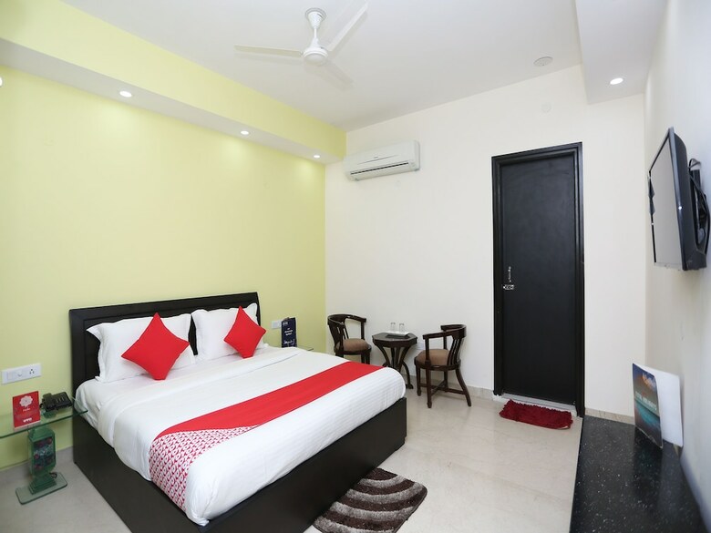 Hotel Oyo 27674 Dhairya Residency
