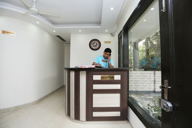 Hotel Oyo 27674 Dhairya Residency