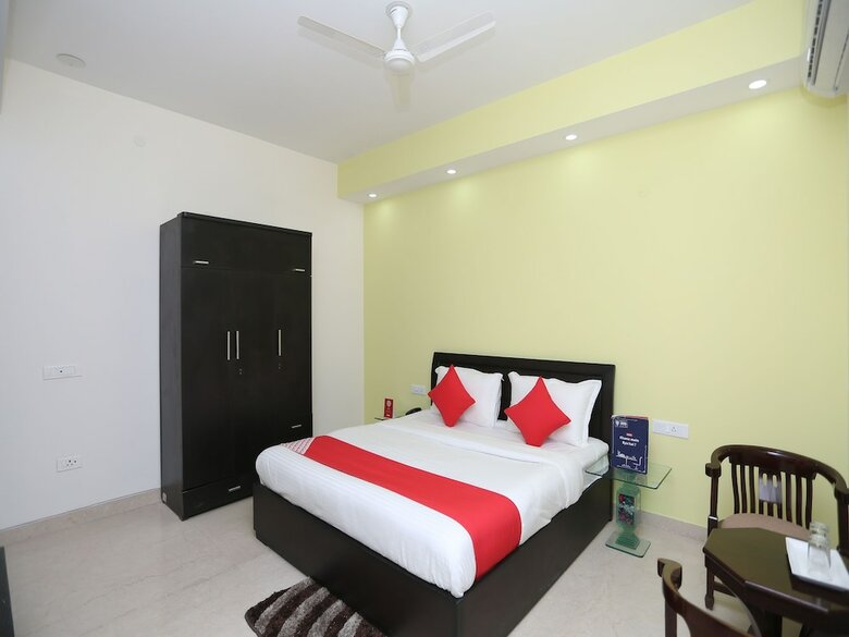 Hotel Oyo 27674 Dhairya Residency