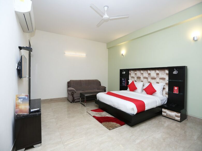 Hotel Oyo 27674 Dhairya Residency