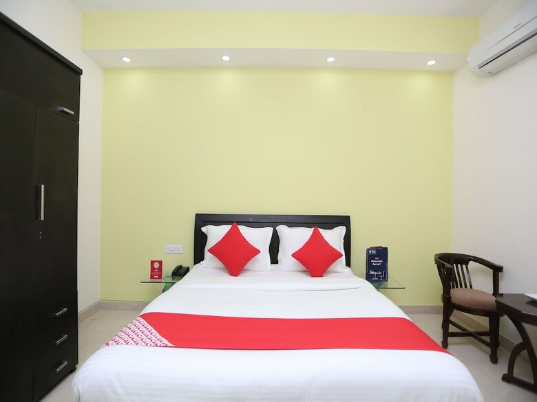 Hotel Oyo 27674 Dhairya Residency