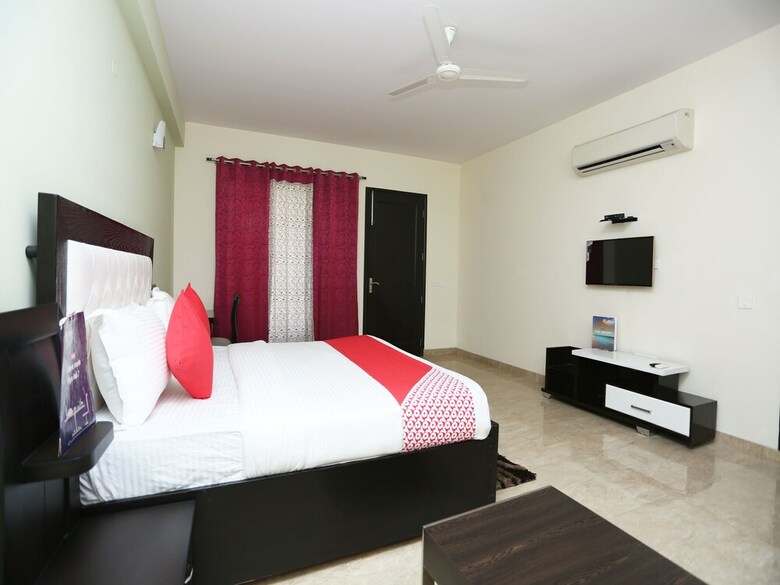 Hotel Oyo 27674 Dhairya Residency