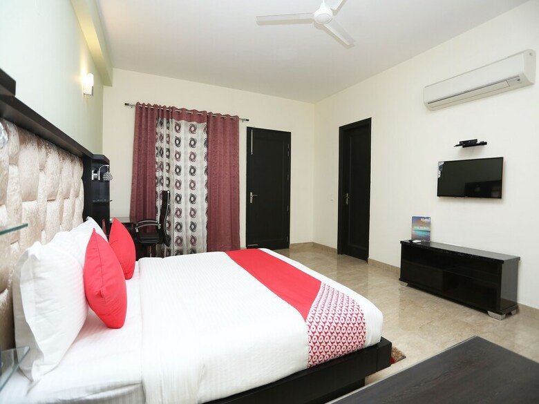 Hotel Oyo 27674 Dhairya Residency