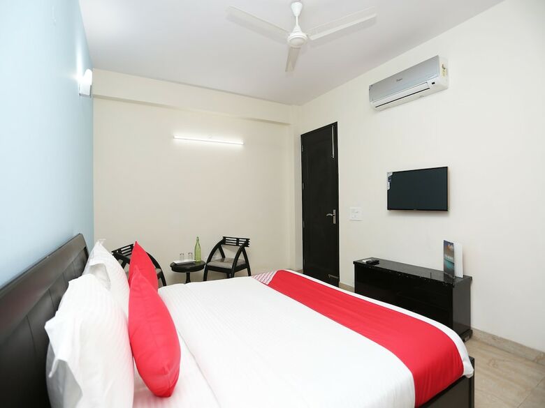 Hotel Oyo 27674 Dhairya Residency