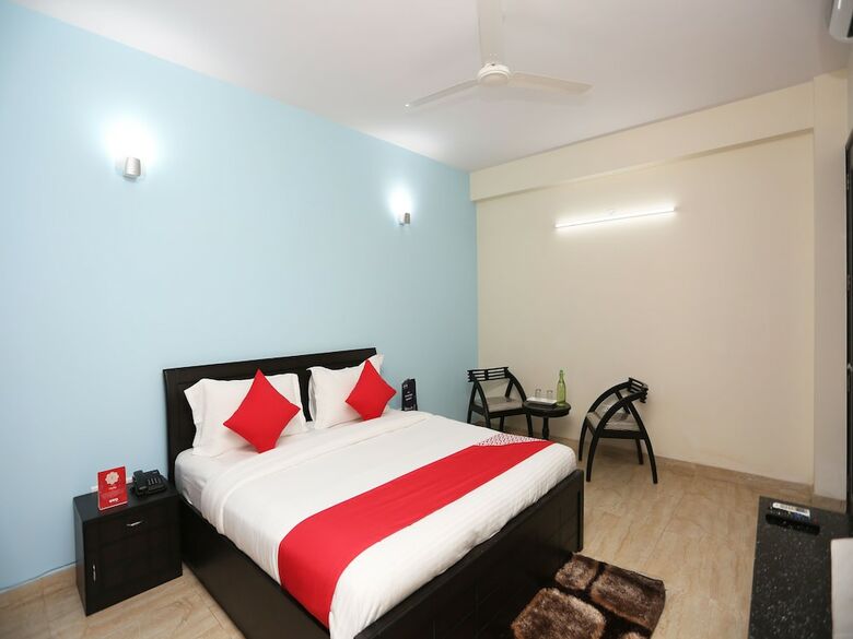 Hotel Oyo 27674 Dhairya Residency