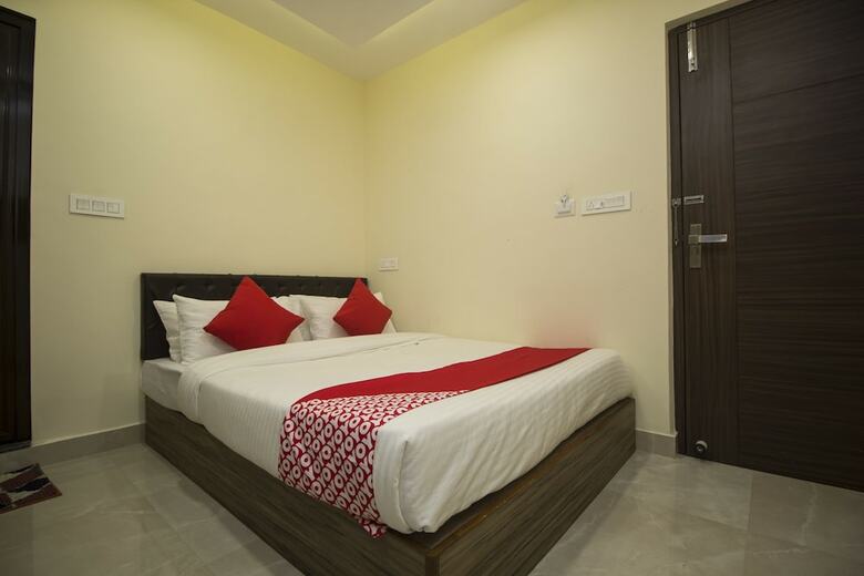 Hotel Oyo 24810 Silver Crescent