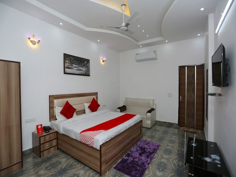 Oyo 26628 Hotel Rest Palace